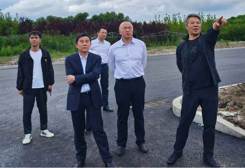 興業(yè)銀行私人銀行部總經(jīng)理戴敘賢拜訪利如金農(nóng)業(yè)集團董事長劉國力