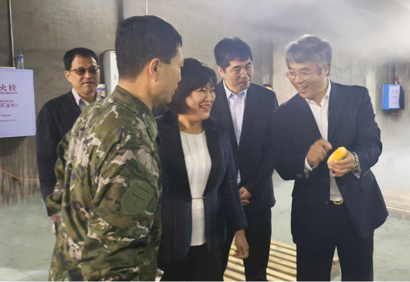 哈爾濱市政協(xié)副主席、市工商聯(lián)主席徐偉到利如金集團遠海鮮食玉米加工廠考察調(diào)研