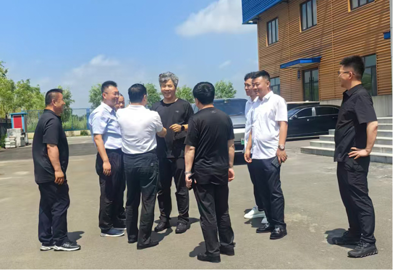 松北區(qū)委書記、區(qū)長(zhǎng)肖彬帶隊(duì)赴利如金農(nóng)業(yè)集團(tuán)遠(yuǎn)海分公司檢查工作